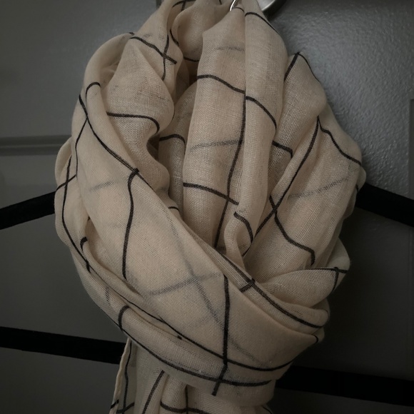 Checkered Print Scarf - Picture 2 of 2